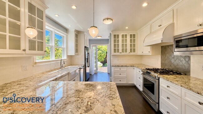 Building Photo - Stylish and Sophisticated Bungalow off Piedmont Avenue