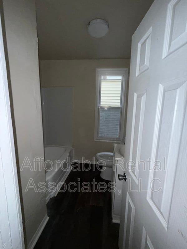 Building Photo - 505 W Maple St