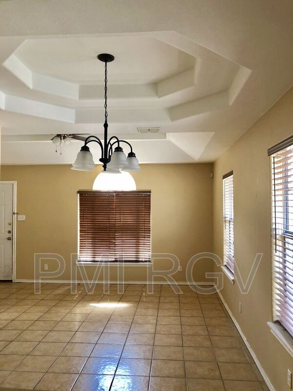 Building Photo - 703 La Mancha Dr