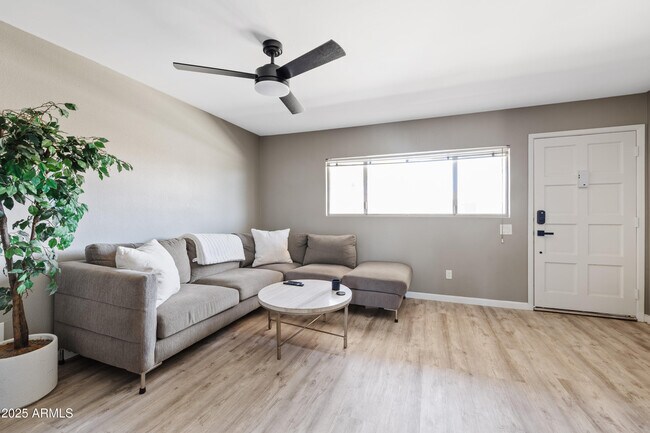 Primary Photo - 7436 E Chaparral Rd