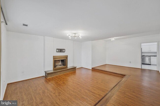 Building Photo - 12883 Cara Dr