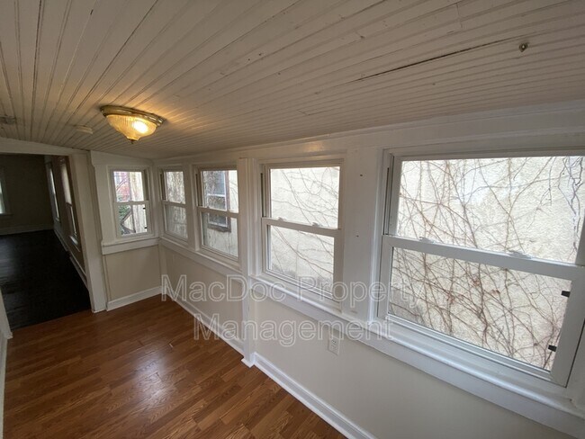 Building Photo - 320 Wolfe St