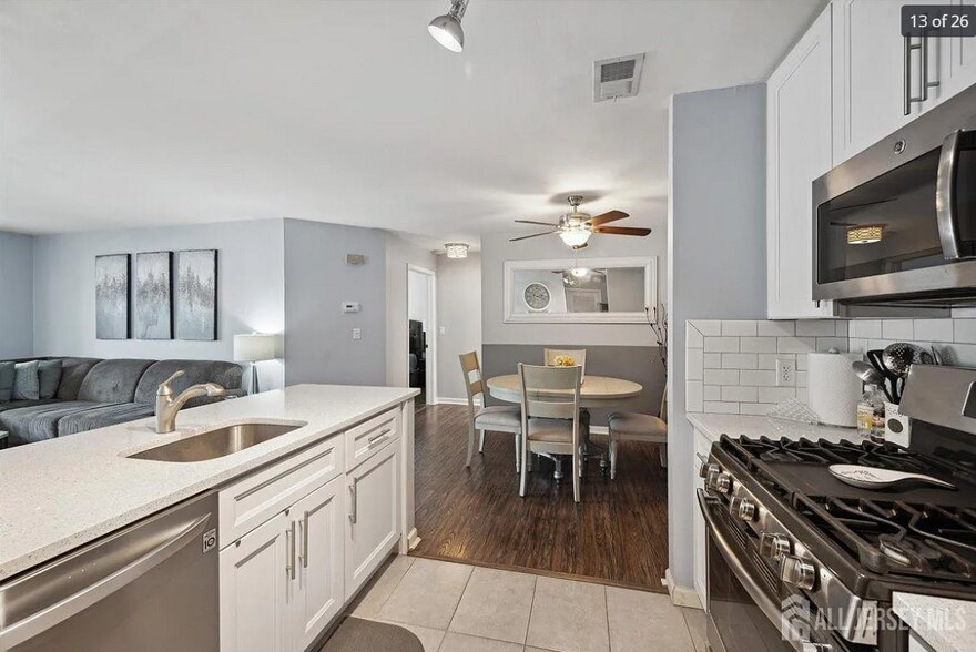 Building Photo - 394 Carhart Ct