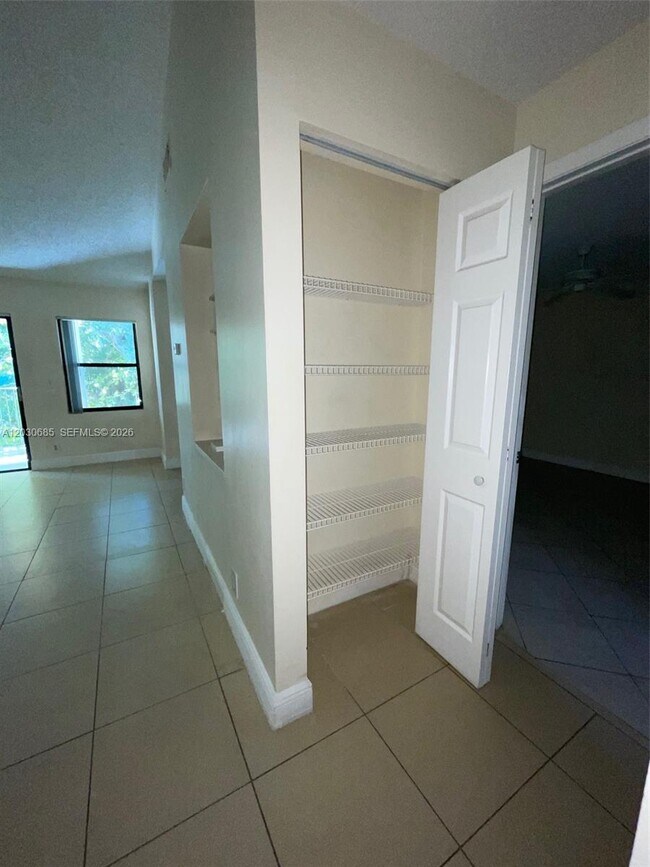 Building Photo - 9999 Summerbreeze Dr