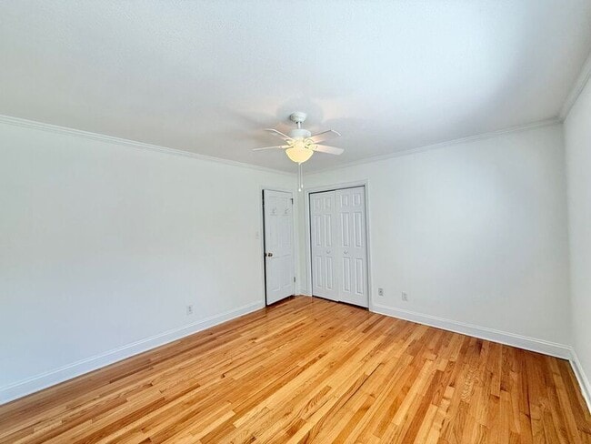 Building Photo - 1402 Hedgelawn Way