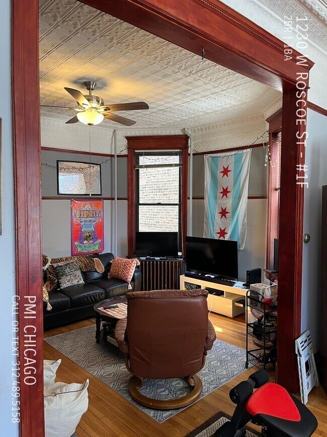 Building Photo - 1230 W Roscoe St