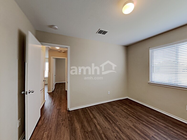 Building Photo - 9227 Mare Country