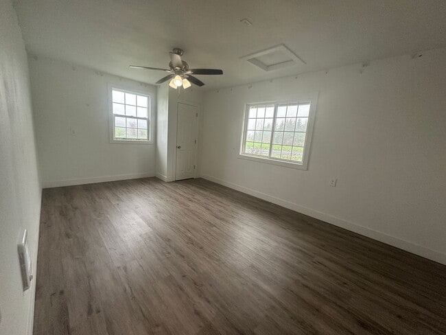 Building Photo - 4645 NE Elliott Cir