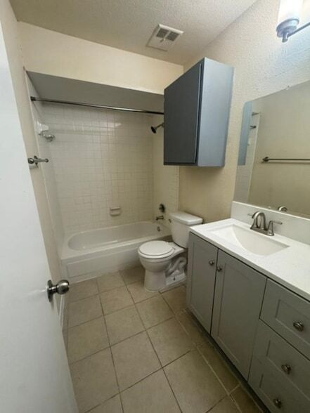 Building Photo - 16111 Aspenglen Dr