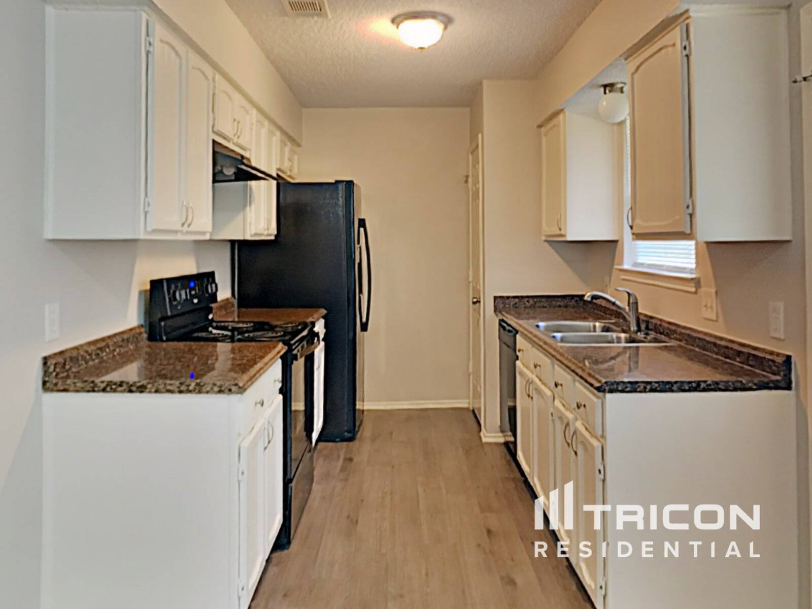 Building Photo - 537 Greenway Dr