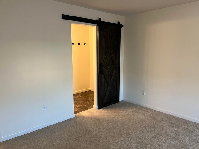 master bedroom & bath - 4189 Pheasant Ridge Ct