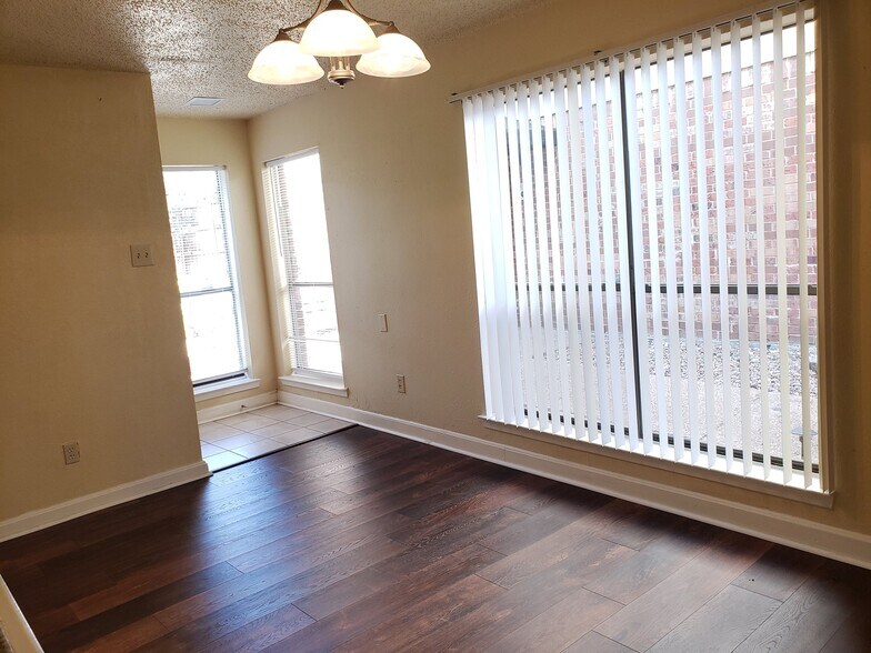 Building Photo - 6723 Eastridge Dr