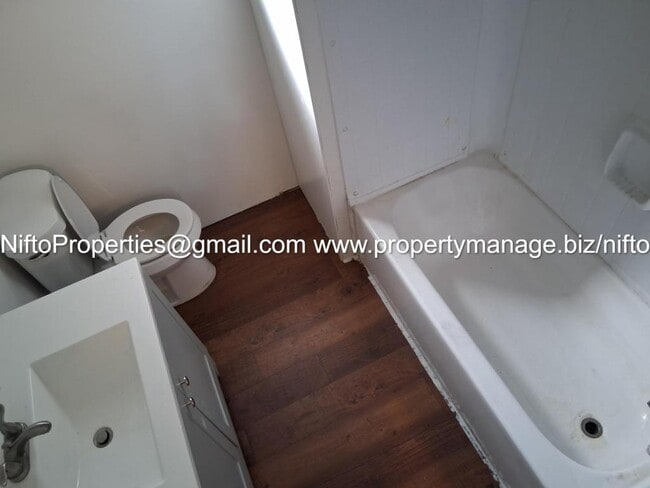 Building Photo - 5612 Aenon Ln