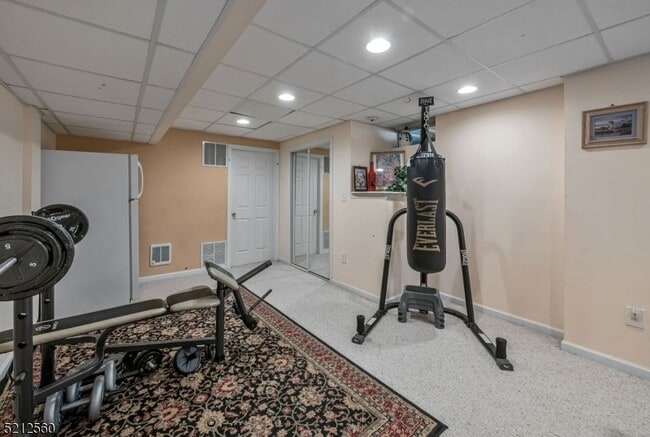 Building Photo - 706 Skyline Dr