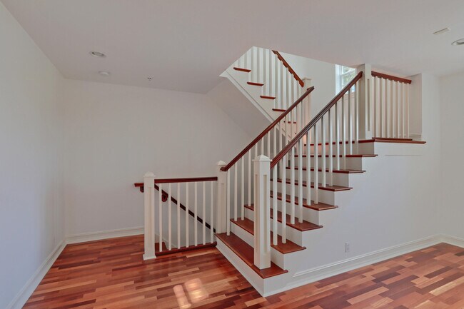 Building Photo - 343 Flamingo Dr