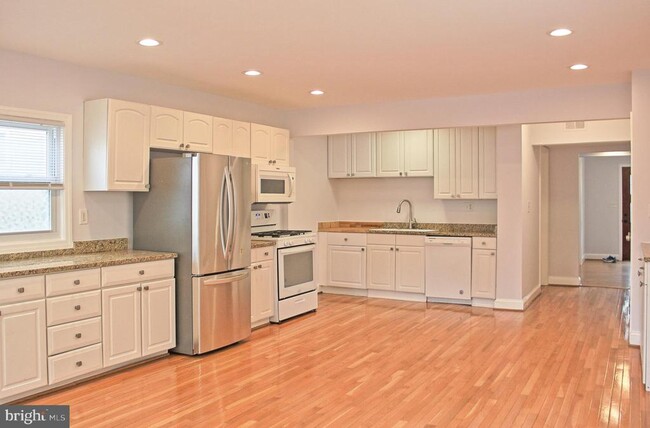 Building Photo - 1013 Crawford Dr