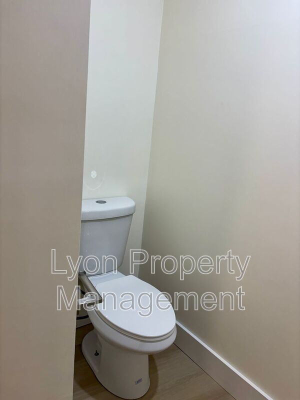 Building Photo - 262 Illinois St