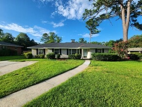 Building Photo - 1213 McRee Dr