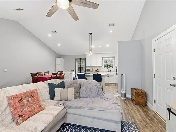 Building Photo - 47 Meadowlark Dr