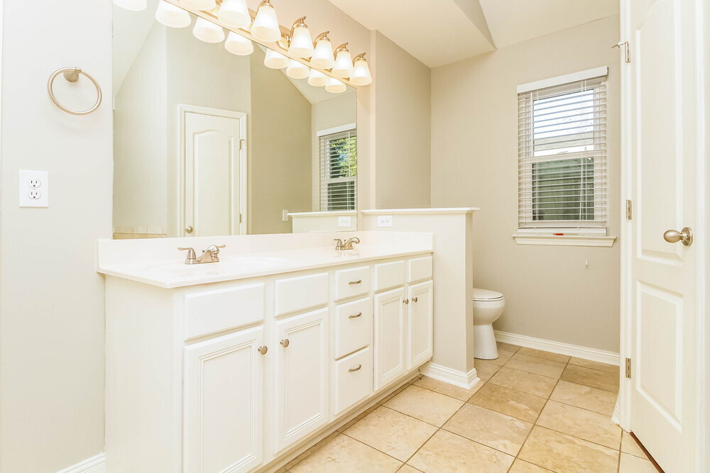 Building Photo - 5033 Singing Hills Dr