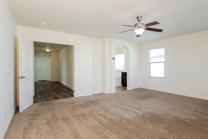 Building Photo - 5521 E Jaeger St