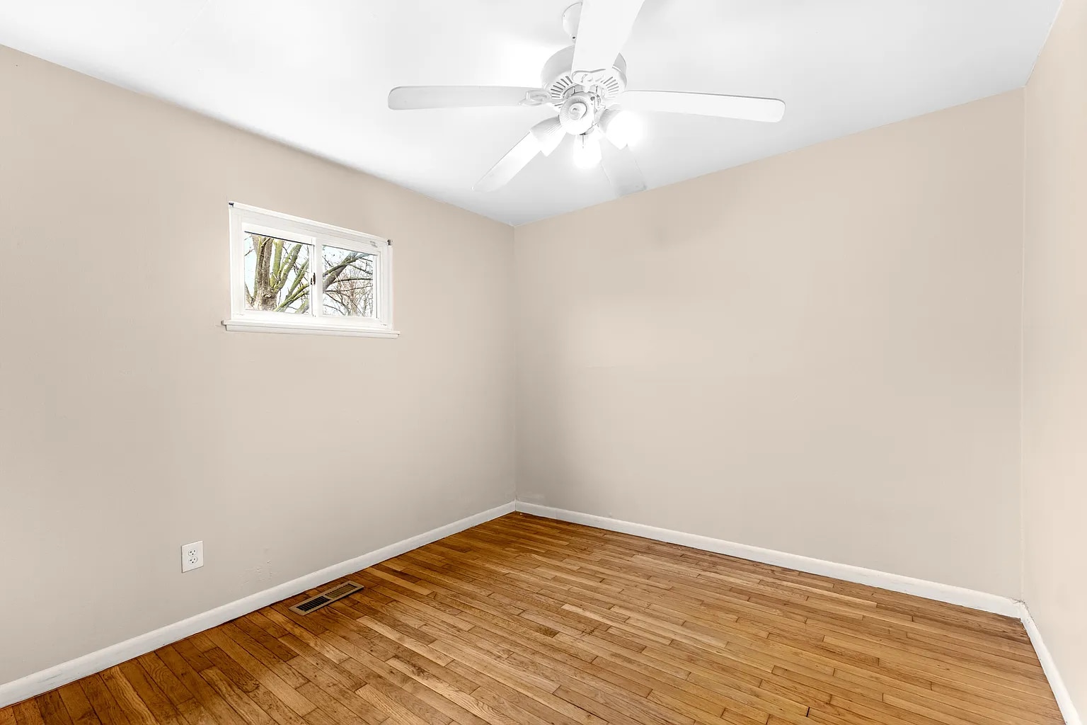 Building Photo - 1532 Harvest Ln