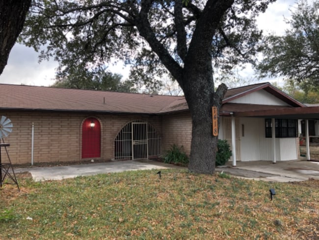 Building Photo - 7418 Meadow Cliff St