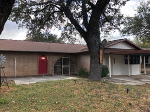 Building Photo - 7418 Meadow Cliff St