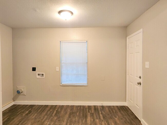 Building Photo - 1106 2nd Ave N