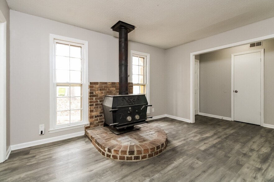 Building Photo - 1804 Breeland St