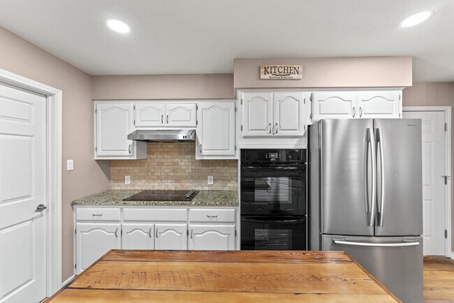 Building Photo - 117 Holly Hill Dr