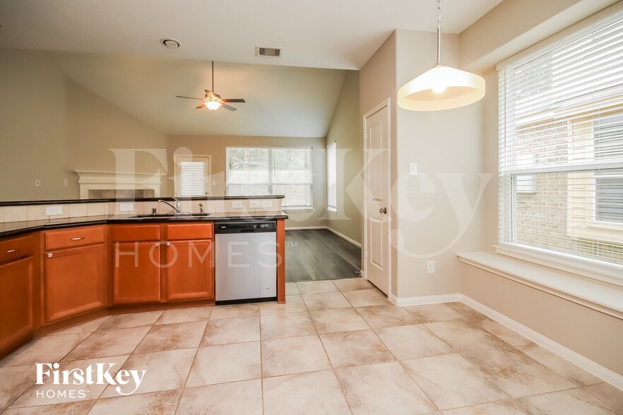 Building Photo - 20203 Ray Falls Dr