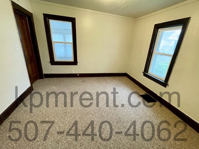 Building Photo - 621 Oak St