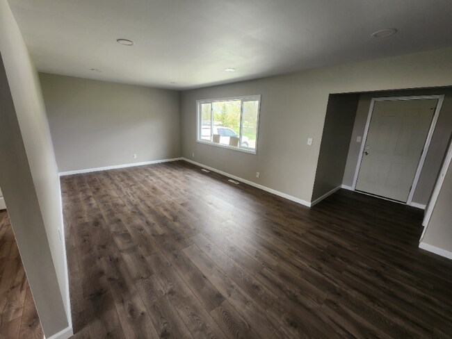 Building Photo - 6183 N Webster Rd