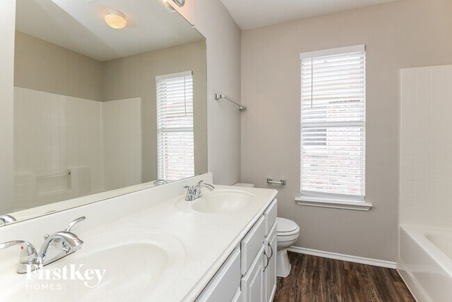 Building Photo - 828 Jockey Club Ln