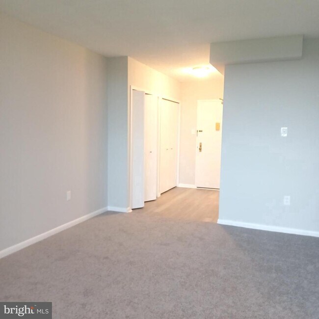 Building Photo - 3701 S George Mason Dr