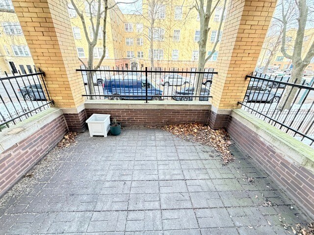 Building Photo - 3607 W Leland Ave