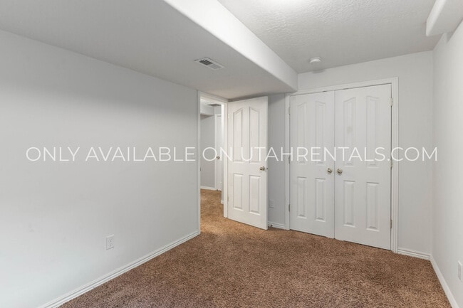Building Photo - 763 E 80 S