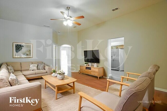 Building Photo - 489 MacKenzie Cir