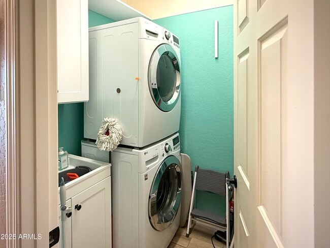 Building Photo - 16813 S 178th Dr