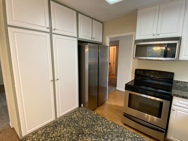 Building Photo - Rancho Bernardo Waterbridge Condos