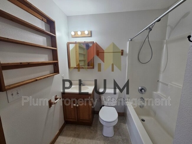 Building Photo - 929 S Johnson St