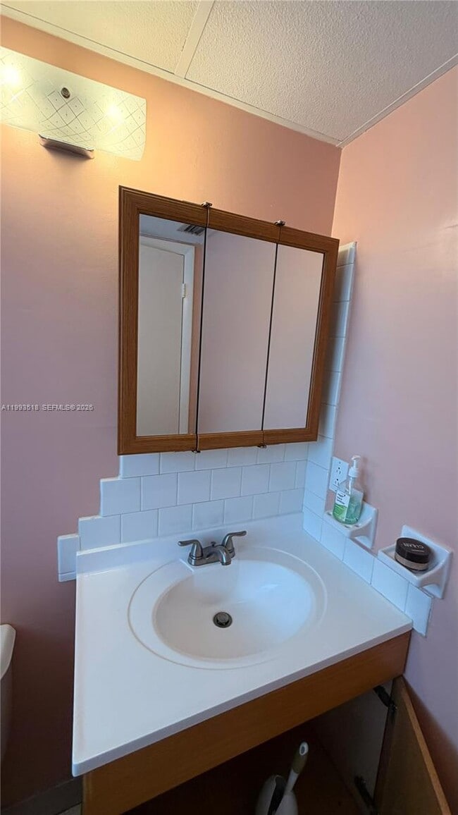 Building Photo - 7897 Golf Cir Dr