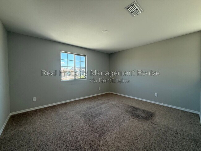 Building Photo - 5618 N 87th Dr
