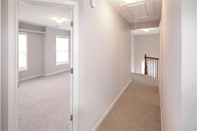 Building Photo - 2389 White Alder Dr NE