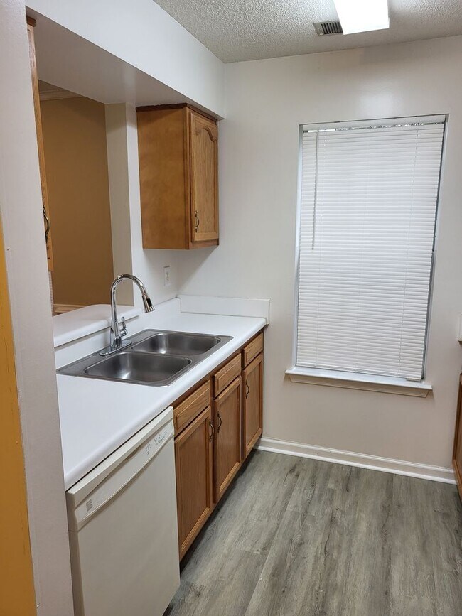 Building Photo - ADKINS RESERVE/SUMMERWIND