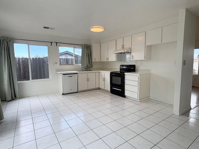 Building Photo - 3 Bedroom 2 Bath Single story home in Antioch