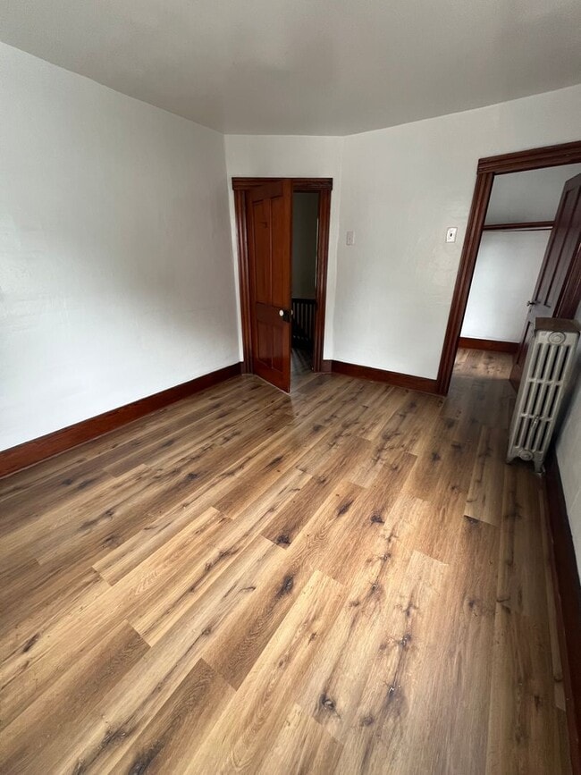 Building Photo - Large Newly Renovated 3 Bed/1 Bath Single ...