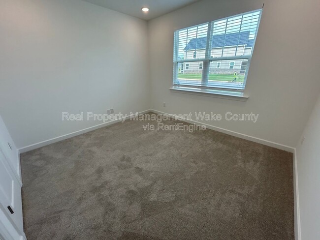 Building Photo - 156 Sargents St