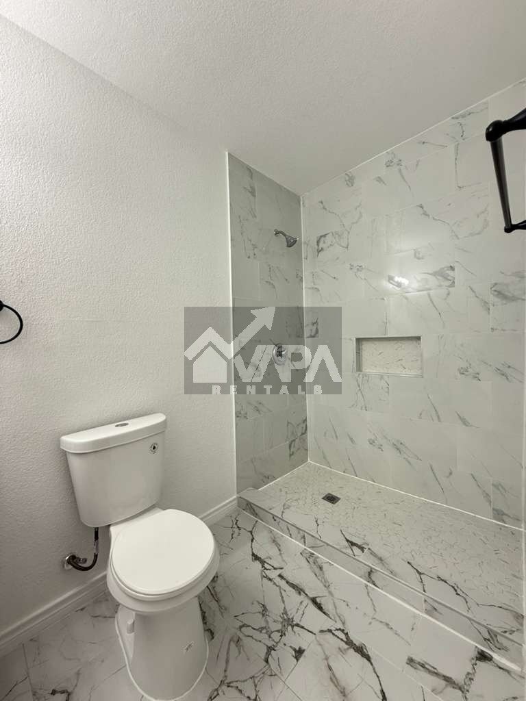 Building Photo - 315 Jamaica Dr